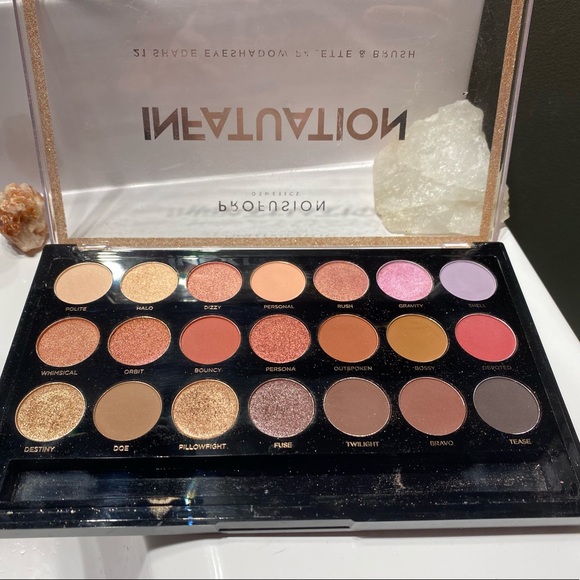 Infatuation by Profusion eyeshadow palette - Picture 3 of 7